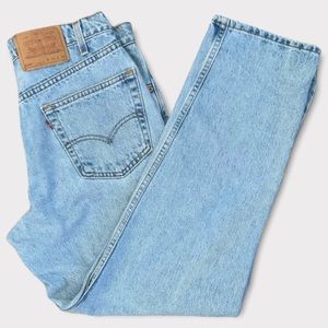 Levi’s 550 Relaxed Fit Light Wash Tapered Leg Women’s Denim Jeans